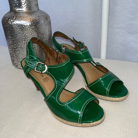 Tamaris (39) green patent leather sandals with stacked wooden heels. - Picture 4 of 12